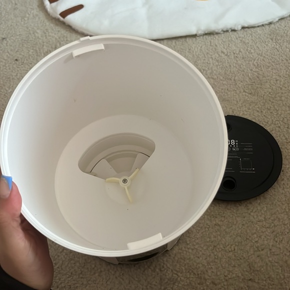 automatic food dispenser . Brand Petory - Picture 3 of 4